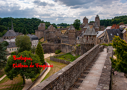 France, Marche de Bretagne, dominant la ville de Fougères, son château